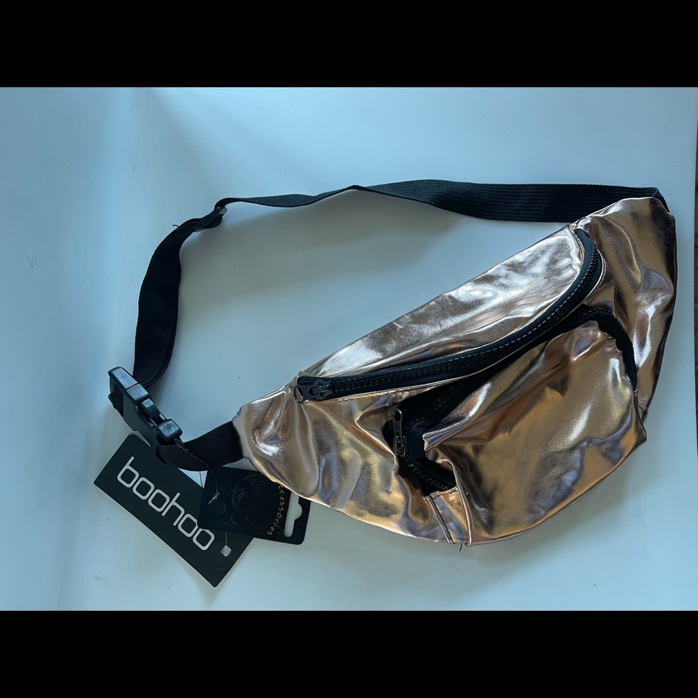 boohoo Fanny pack. Shinny rose gold color. New with tags.